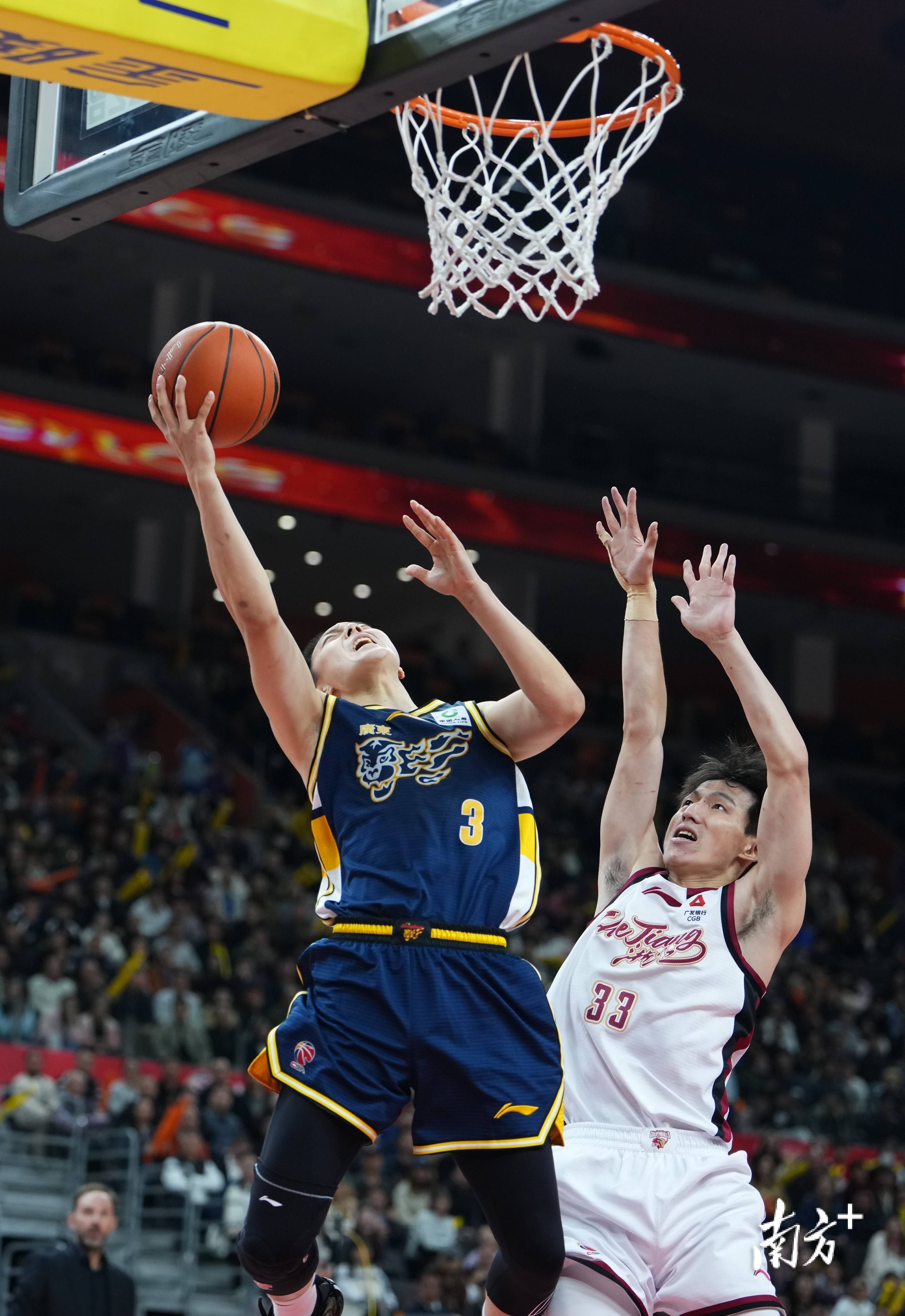 爱游戏-广东宏远状态回暖备战葡超山东男篮今晨豪取连胜，媒体一致点评：北京国安关键时刻防线松动